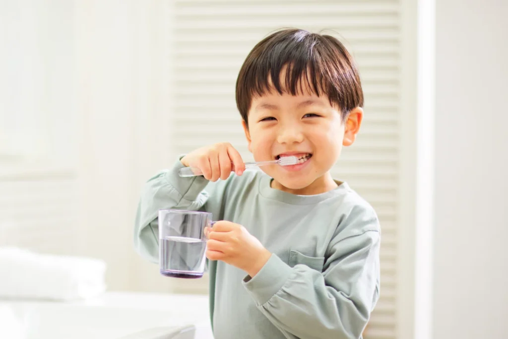 When should you start flossing your child's teeth - Image 01